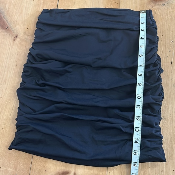 Babaton skirt - Picture 3 of 5